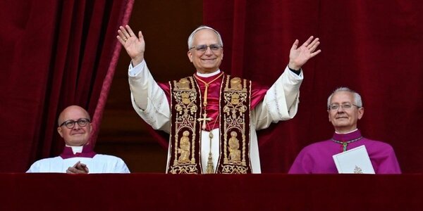 Der neu gewählte papst Leo XIV auf dem Balkon des Vatikan