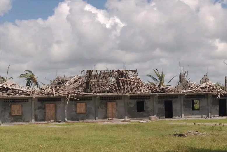 vom Zyklon zerstörte Steyler Schule in Tandanava